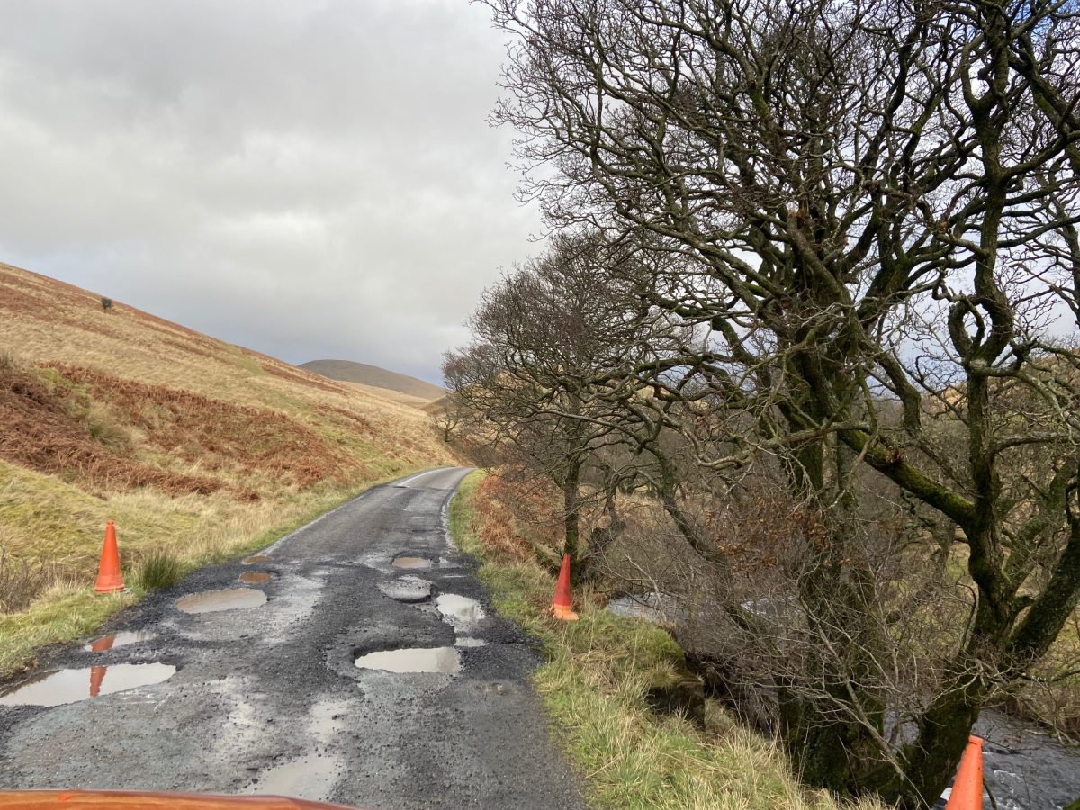 'This road is a death trap!' E&L Advertiser(01)